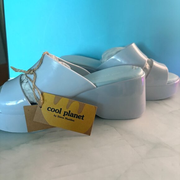 Cool Planet by Steve Madden Baby Blue Slip Ons Size 6 - Picture 3 of 4